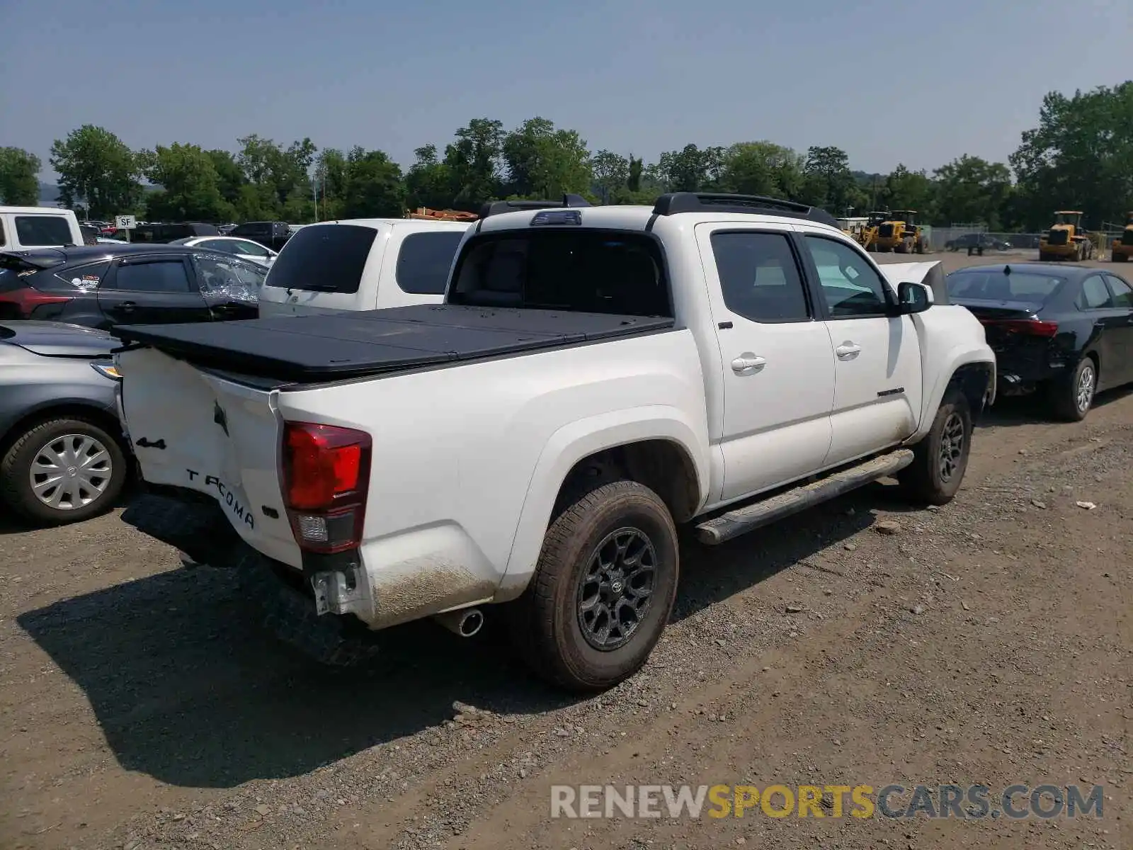 4 Photograph of a damaged car 3TYCZ5AN7MT024801 TOYOTA TACOMA 2021