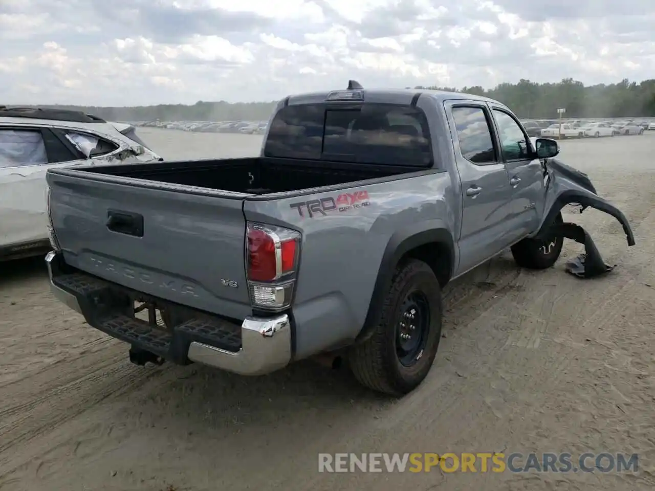 4 Photograph of a damaged car 3TYCZ5AN7MT027990 TOYOTA TACOMA 2021