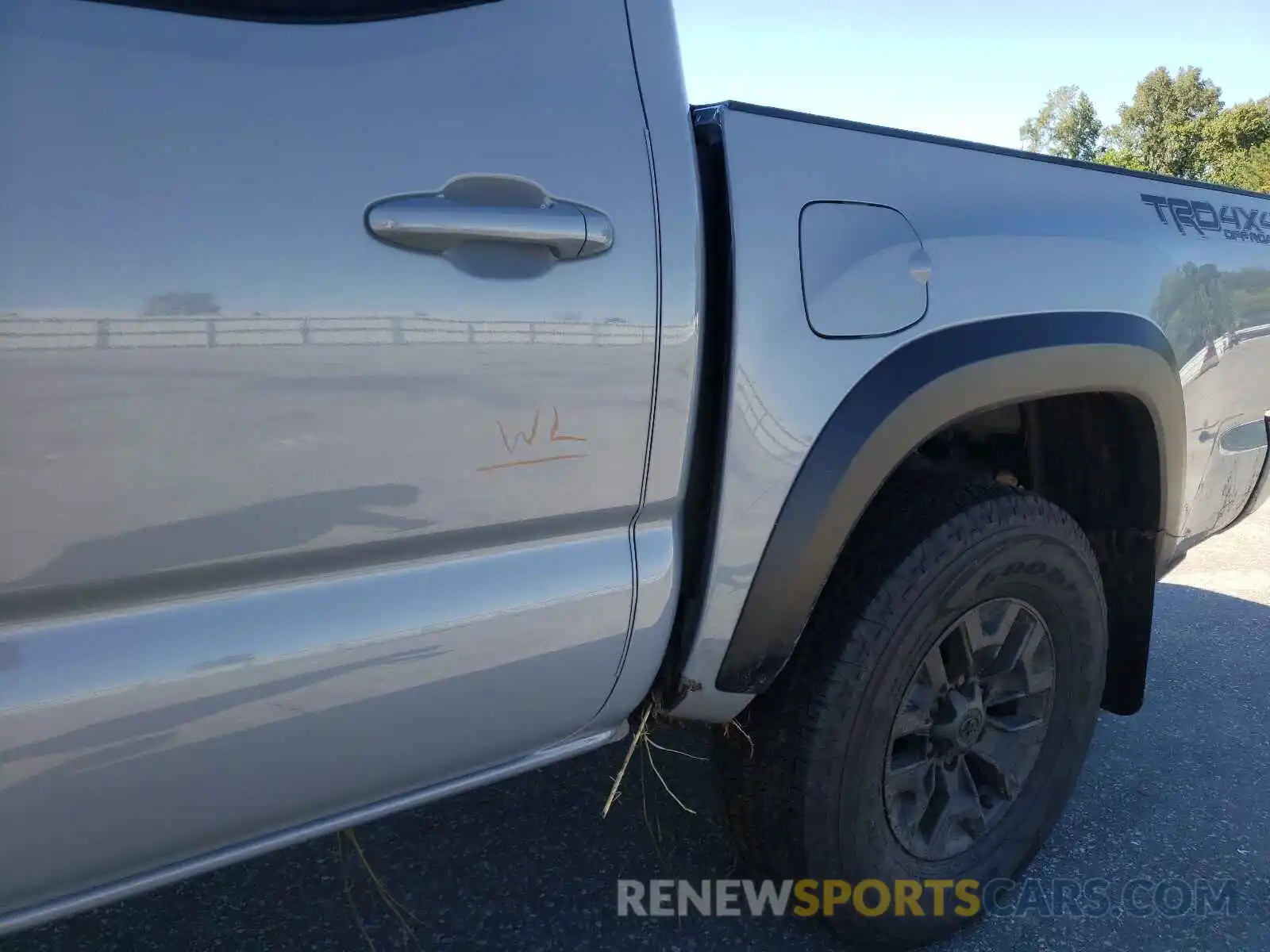 9 Photograph of a damaged car 3TYCZ5AN7MT032347 TOYOTA TACOMA 2021