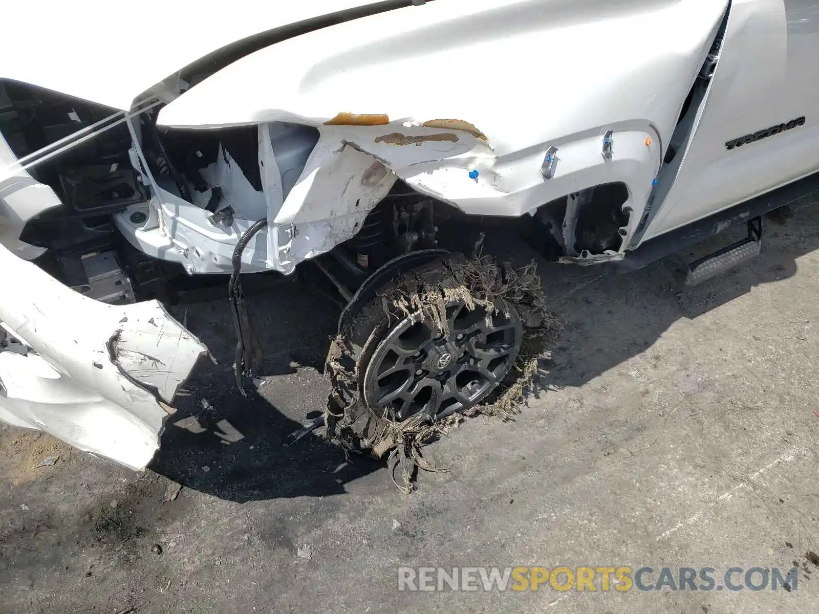 9 Photograph of a damaged car 3TYCZ5AN9MT044354 TOYOTA TACOMA 2021