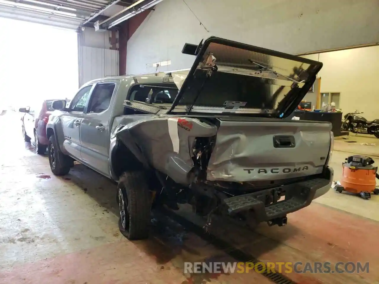 9 Photograph of a damaged car 3TYCZ5ANXMT030320 TOYOTA TACOMA 2021