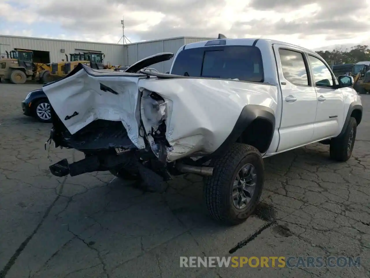 4 Photograph of a damaged car 3TYCZ5ANXMT031371 TOYOTA TACOMA 2021