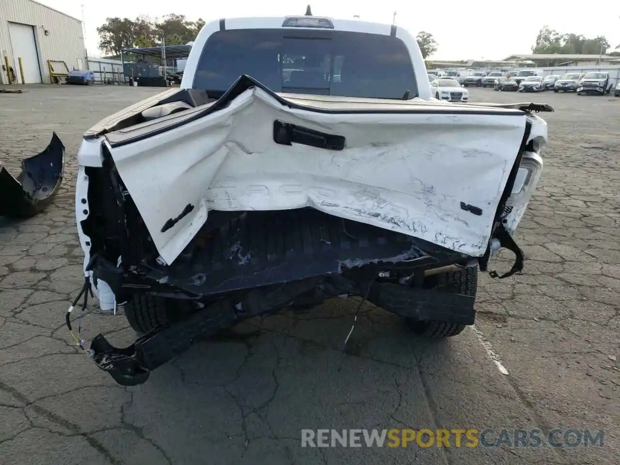 9 Photograph of a damaged car 3TYCZ5ANXMT031371 TOYOTA TACOMA 2021