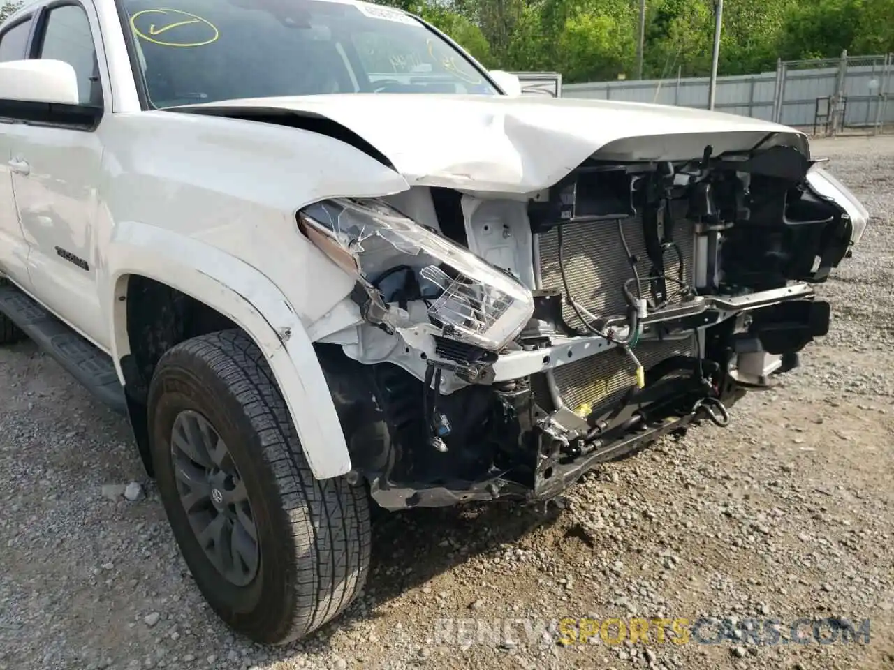 9 Photograph of a damaged car 3TYCZ5ANXMT041110 TOYOTA TACOMA 2021