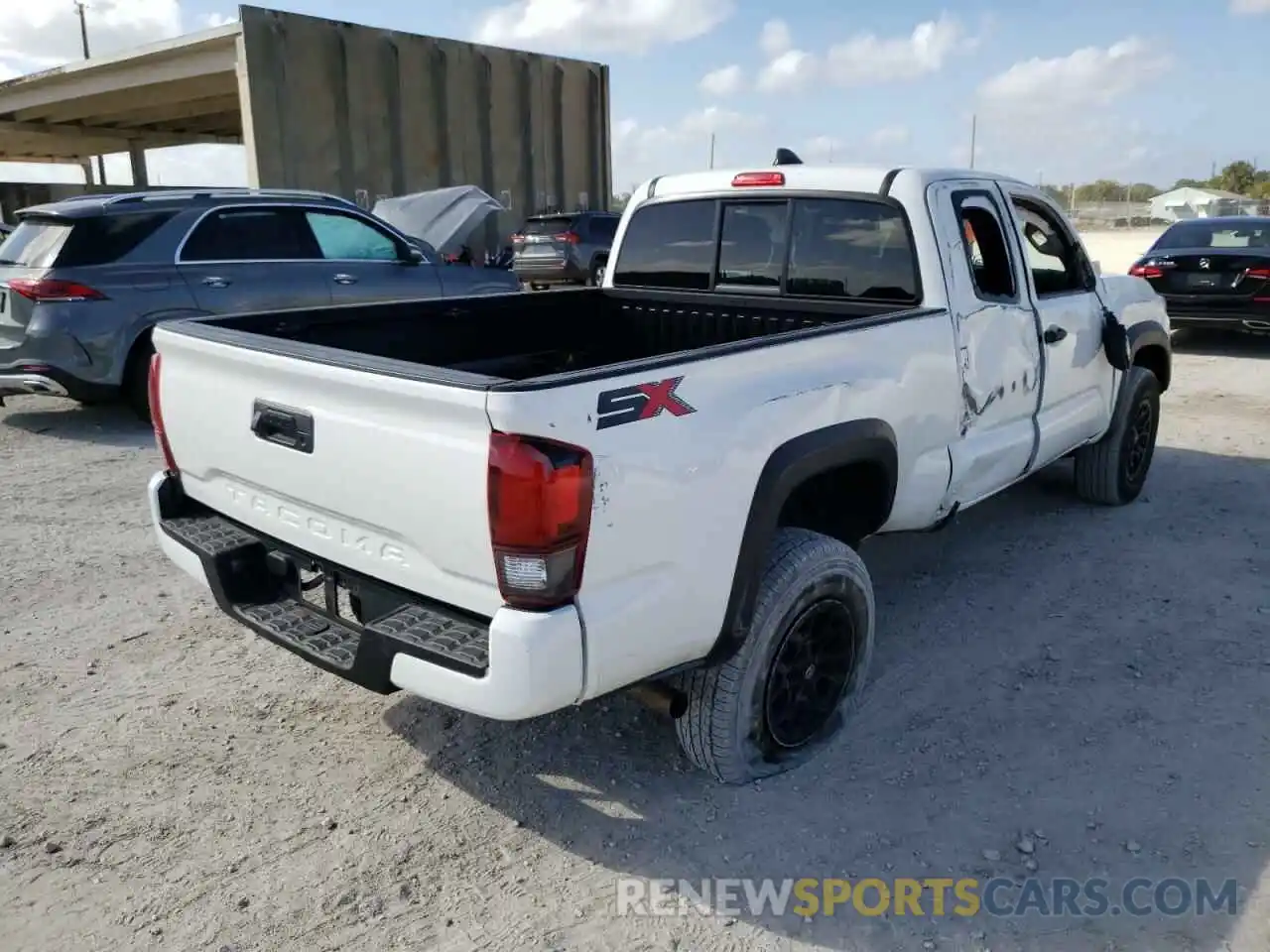 4 Photograph of a damaged car 3TYRX5GN0MT008611 TOYOTA TACOMA 2021