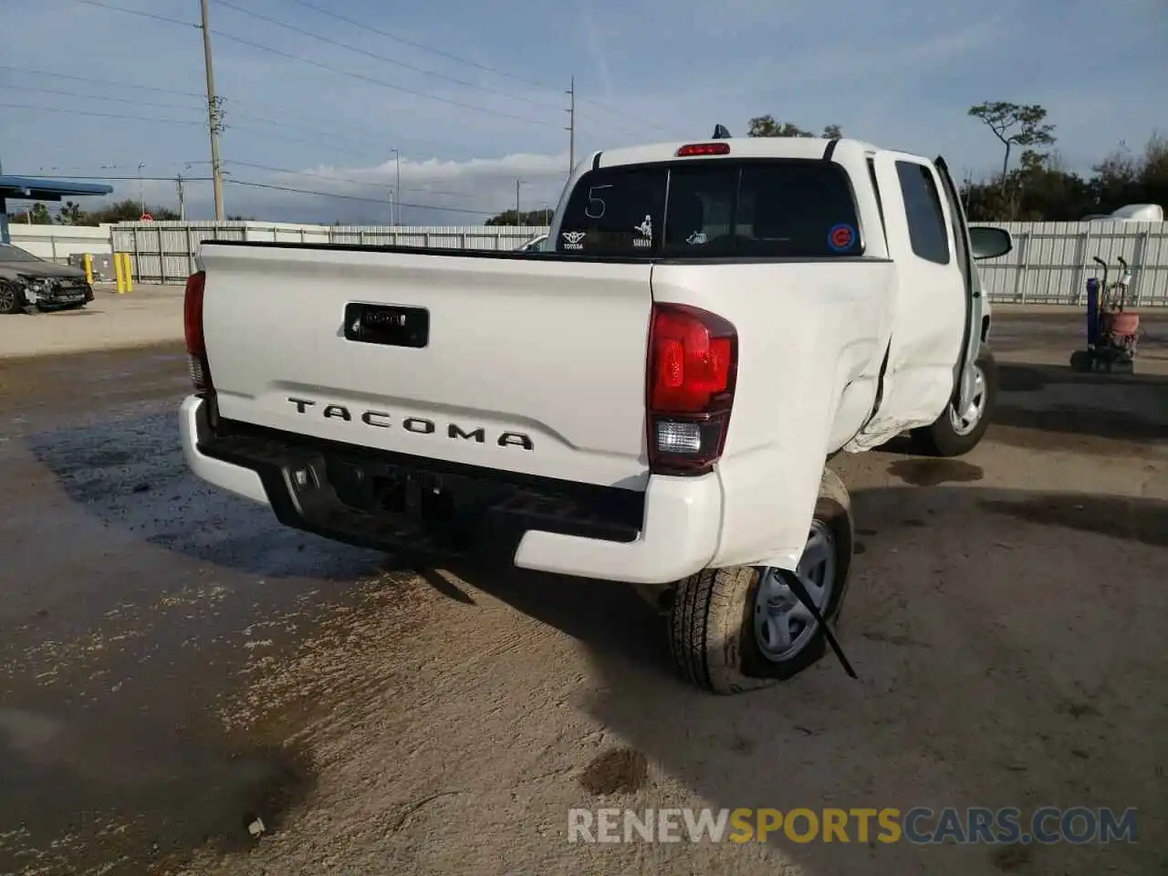 4 Photograph of a damaged car 3TYRX5GN2MT008576 TOYOTA TACOMA 2021