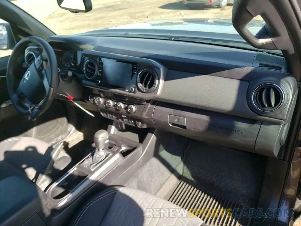 9 Photograph of a damaged car 3TYSZ5AN1MT045073 TOYOTA TACOMA 2021