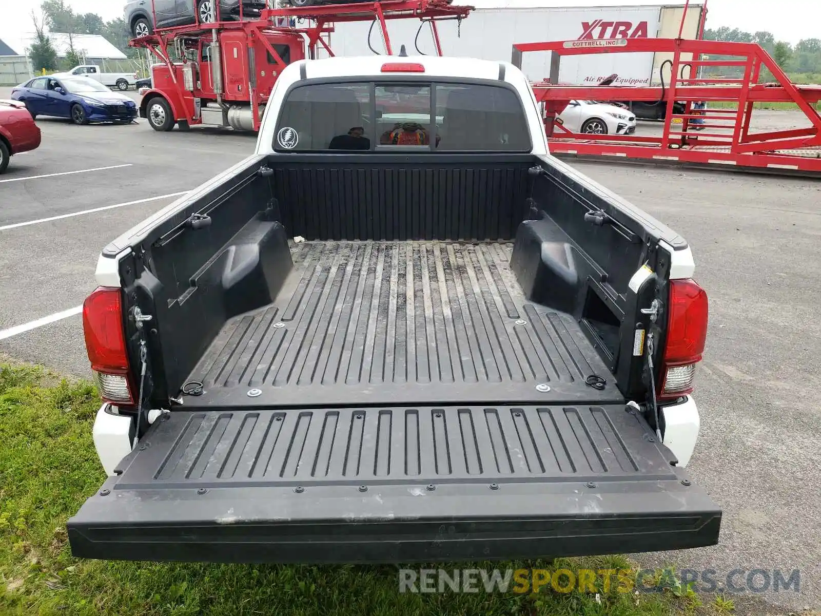 9 Photograph of a damaged car 3TYSZ5AN4MT020765 TOYOTA TACOMA 2021