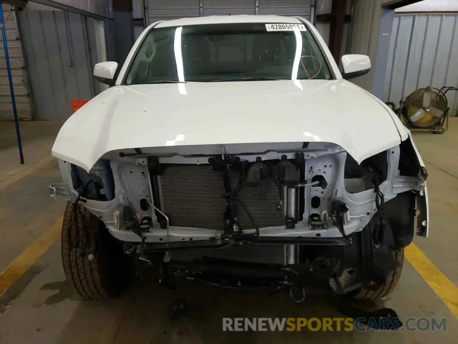 9 Photograph of a damaged car 3TYSZ5AN5MT016515 TOYOTA TACOMA 2021