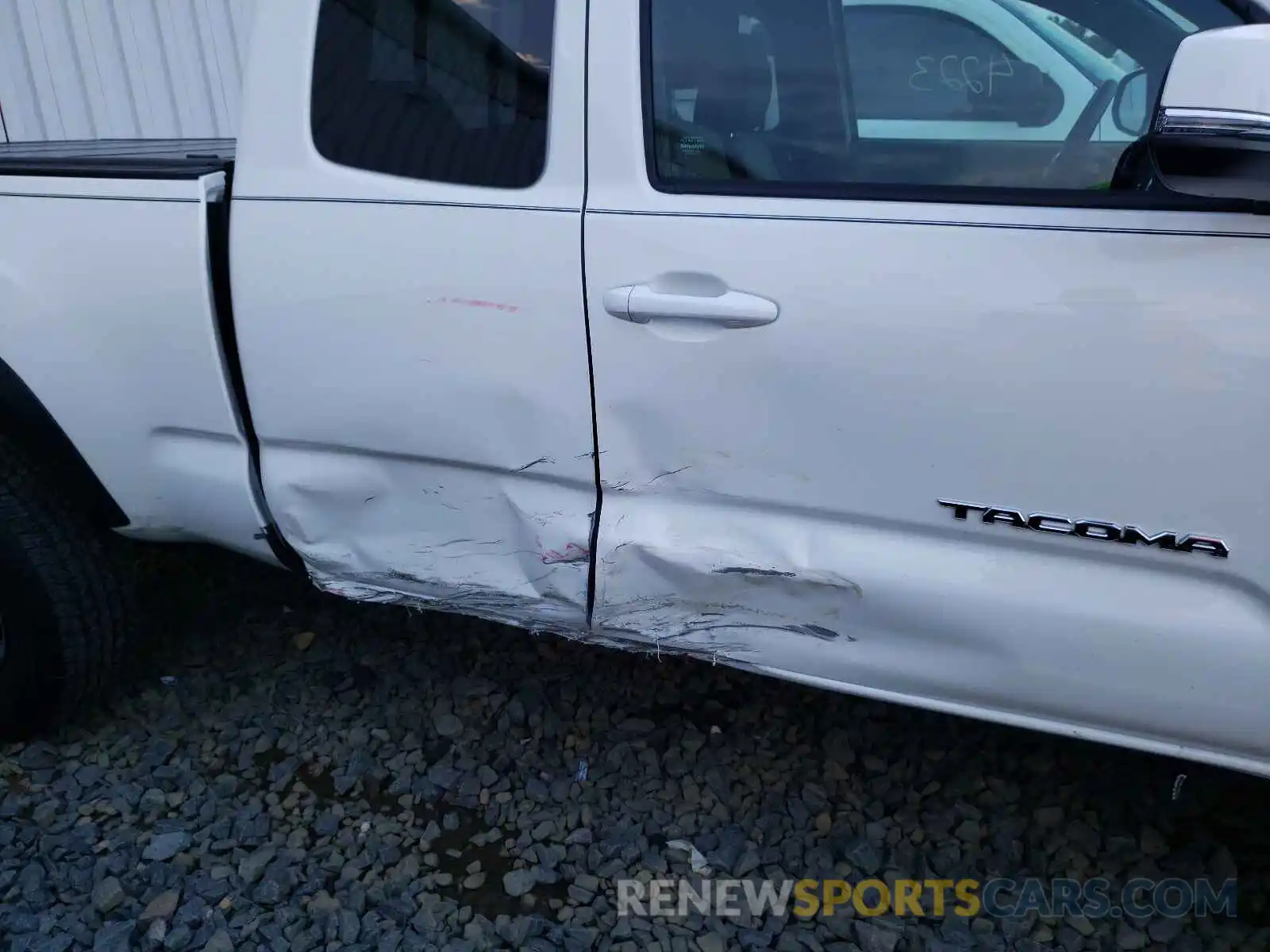 9 Photograph of a damaged car 3TYSZ5AN8MT014905 TOYOTA TACOMA 2021