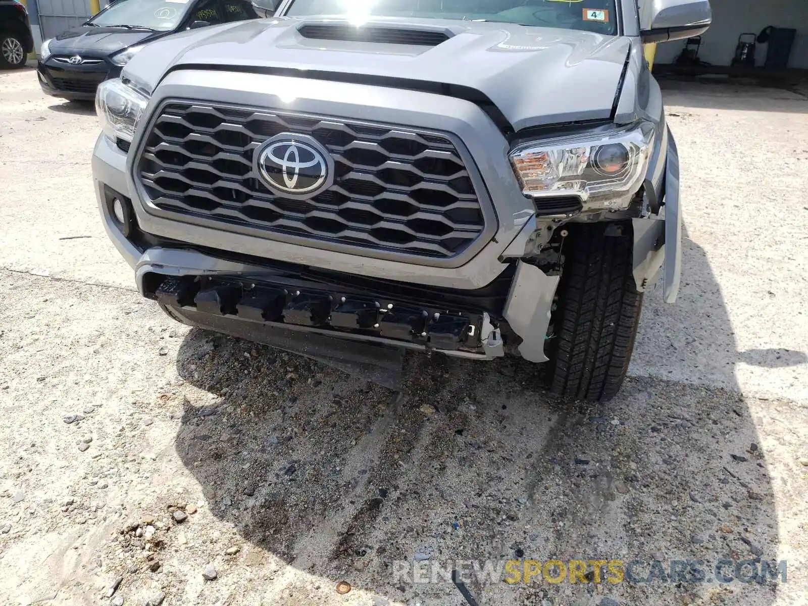 9 Photograph of a damaged car 3TYSZ5ANXMT021886 TOYOTA TACOMA 2021