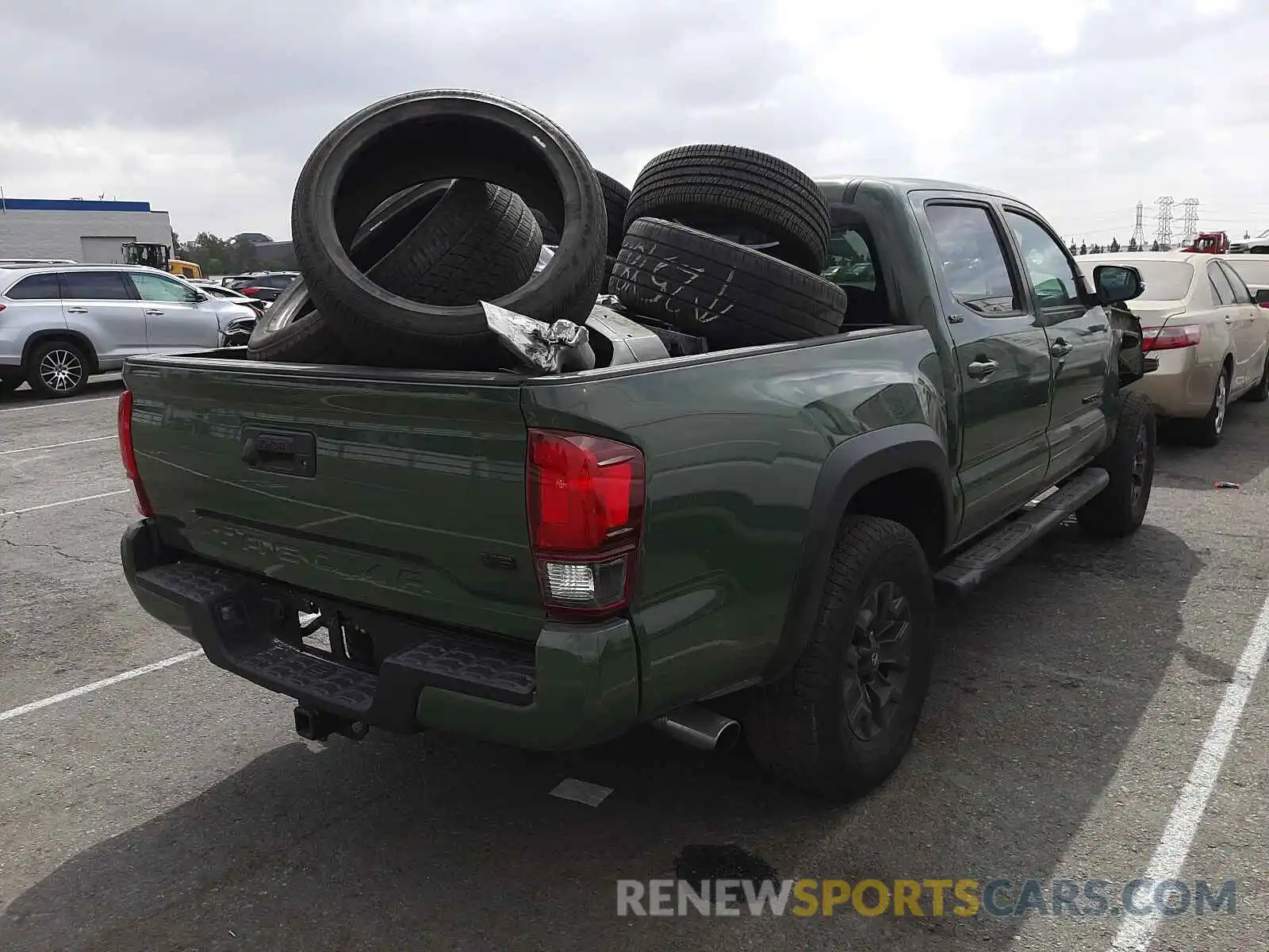 4 Photograph of a damaged car 5TFAZ5CN0MX095316 TOYOTA TACOMA 2021