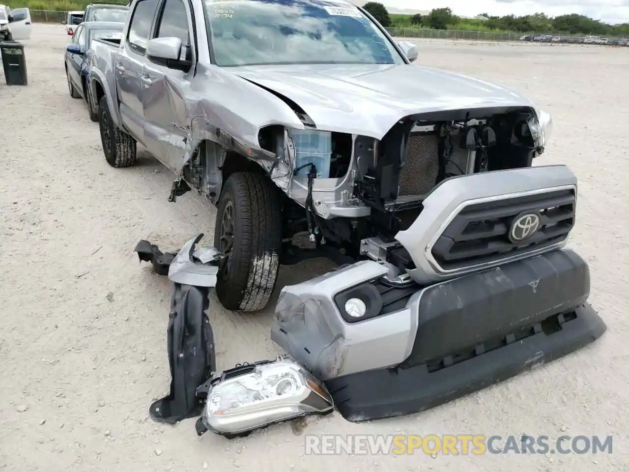 9 Photograph of a damaged car 5TFAZ5CN0MX100174 TOYOTA TACOMA 2021