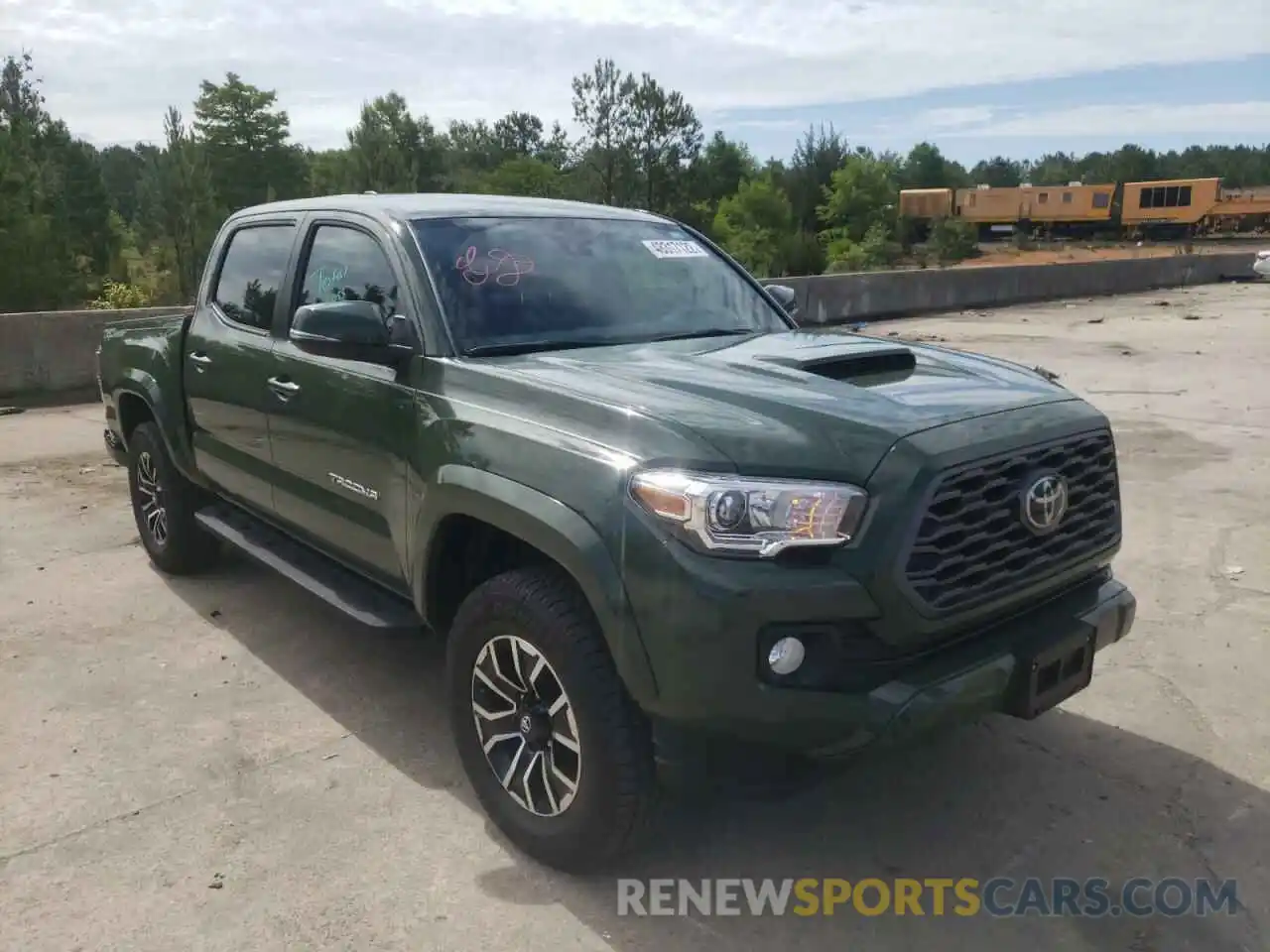 1 Photograph of a damaged car 5TFAZ5CN0MX103818 TOYOTA TACOMA 2021