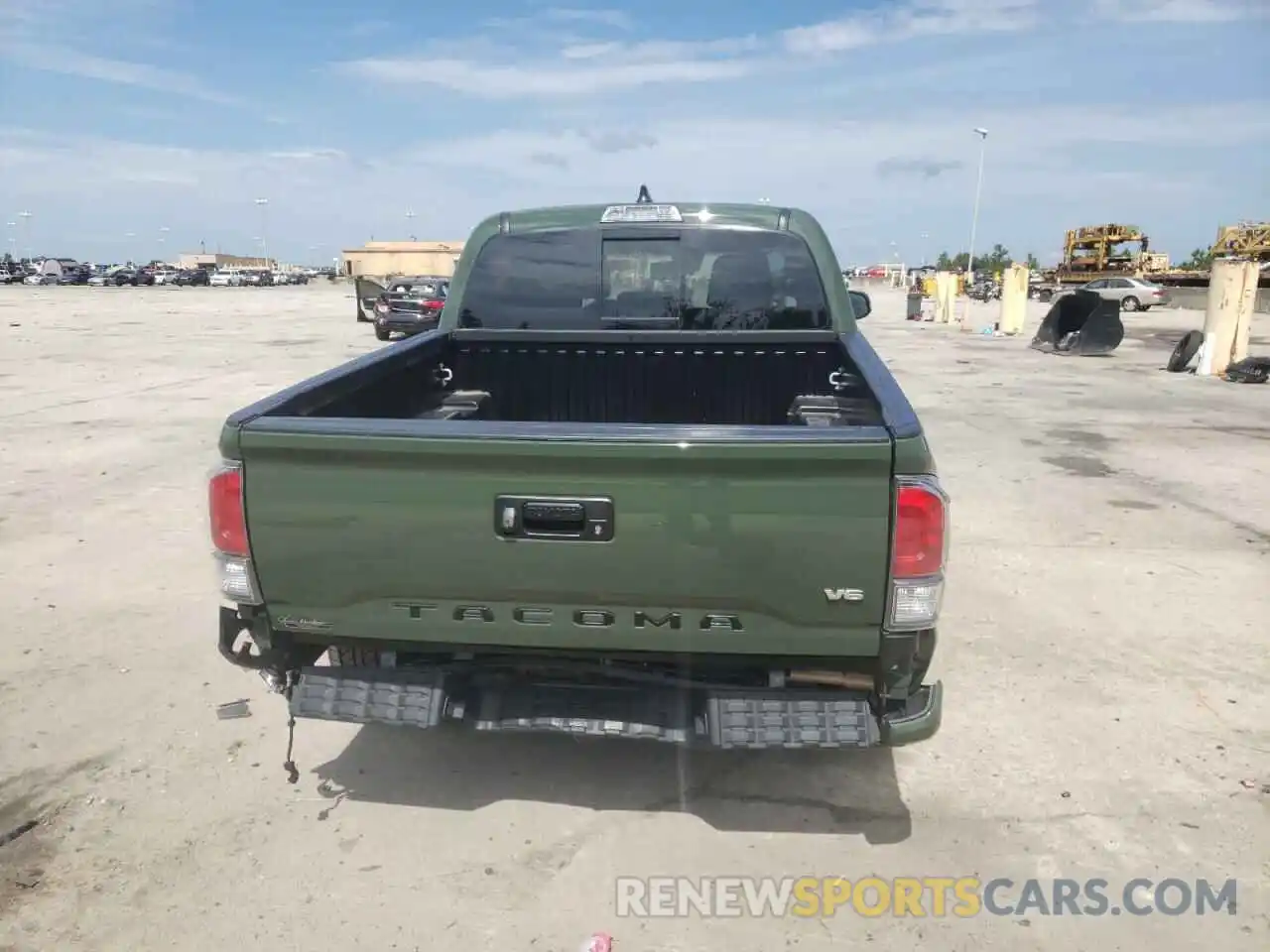 9 Photograph of a damaged car 5TFAZ5CN0MX103818 TOYOTA TACOMA 2021