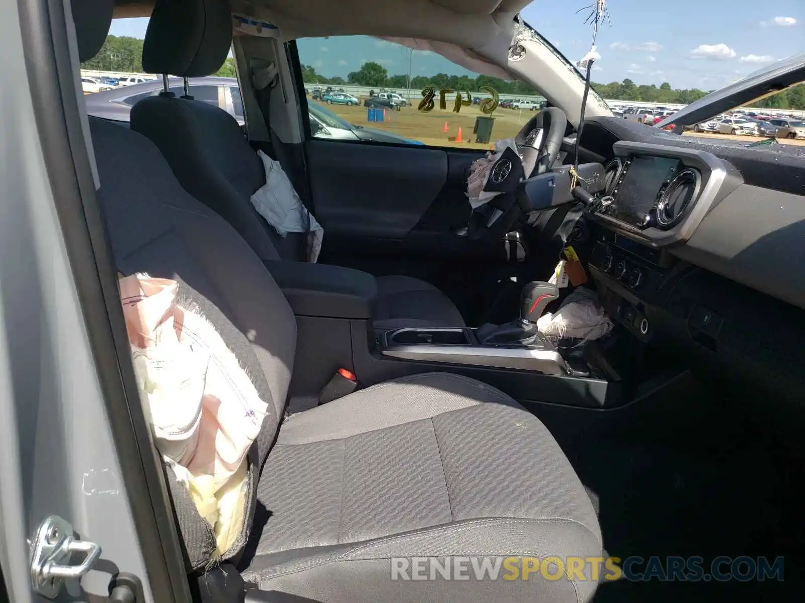 5 Photograph of a damaged car 5TFAZ5CN0MX104810 TOYOTA TACOMA 2021