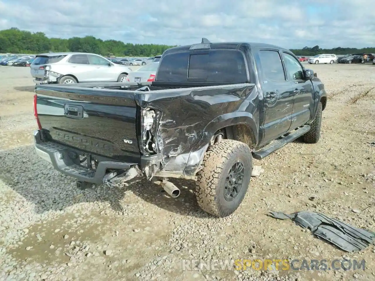 4 Photograph of a damaged car 5TFAZ5CN0MX110817 TOYOTA TACOMA 2021