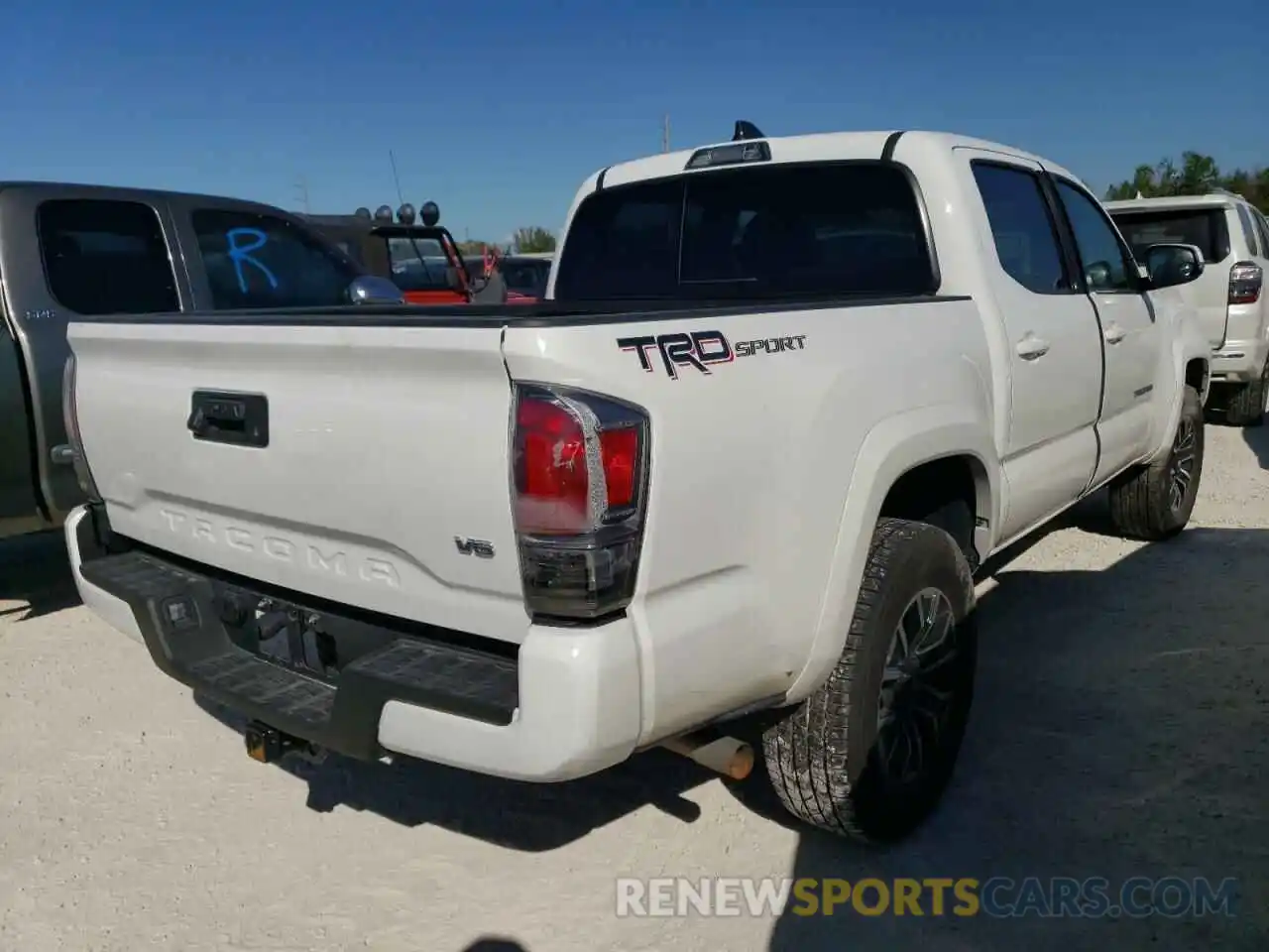 4 Photograph of a damaged car 5TFAZ5CN0MX112888 TOYOTA TACOMA 2021