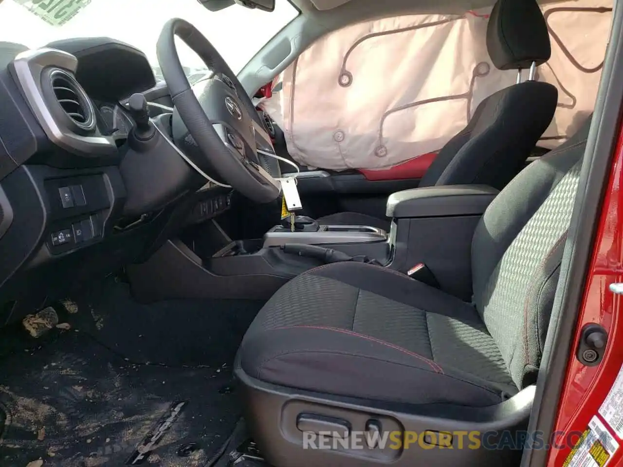 5 Photograph of a damaged car 5TFAZ5CN0MX113975 TOYOTA TACOMA 2021