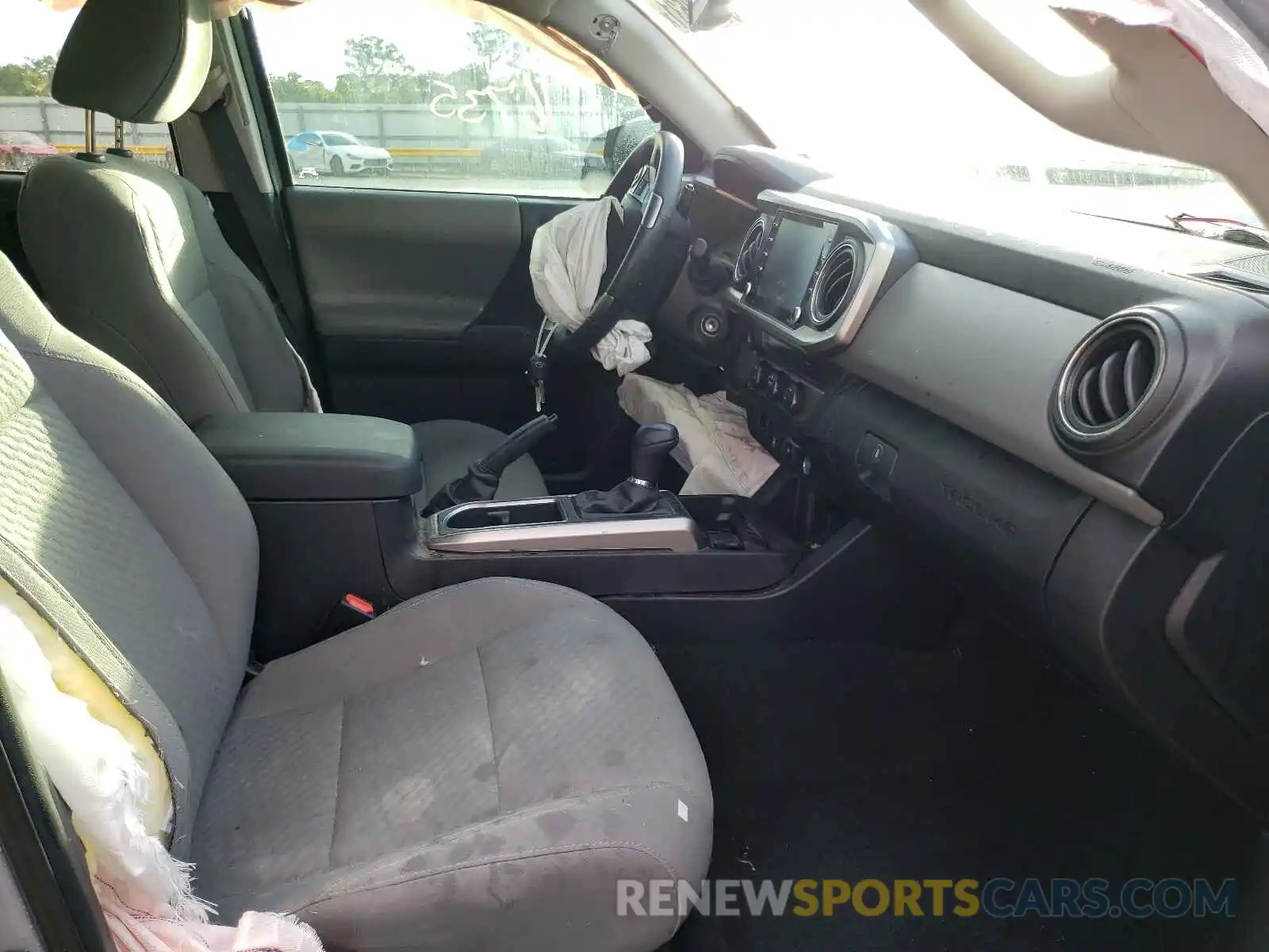 5 Photograph of a damaged car 5TFAZ5CN1MX096622 TOYOTA TACOMA 2021