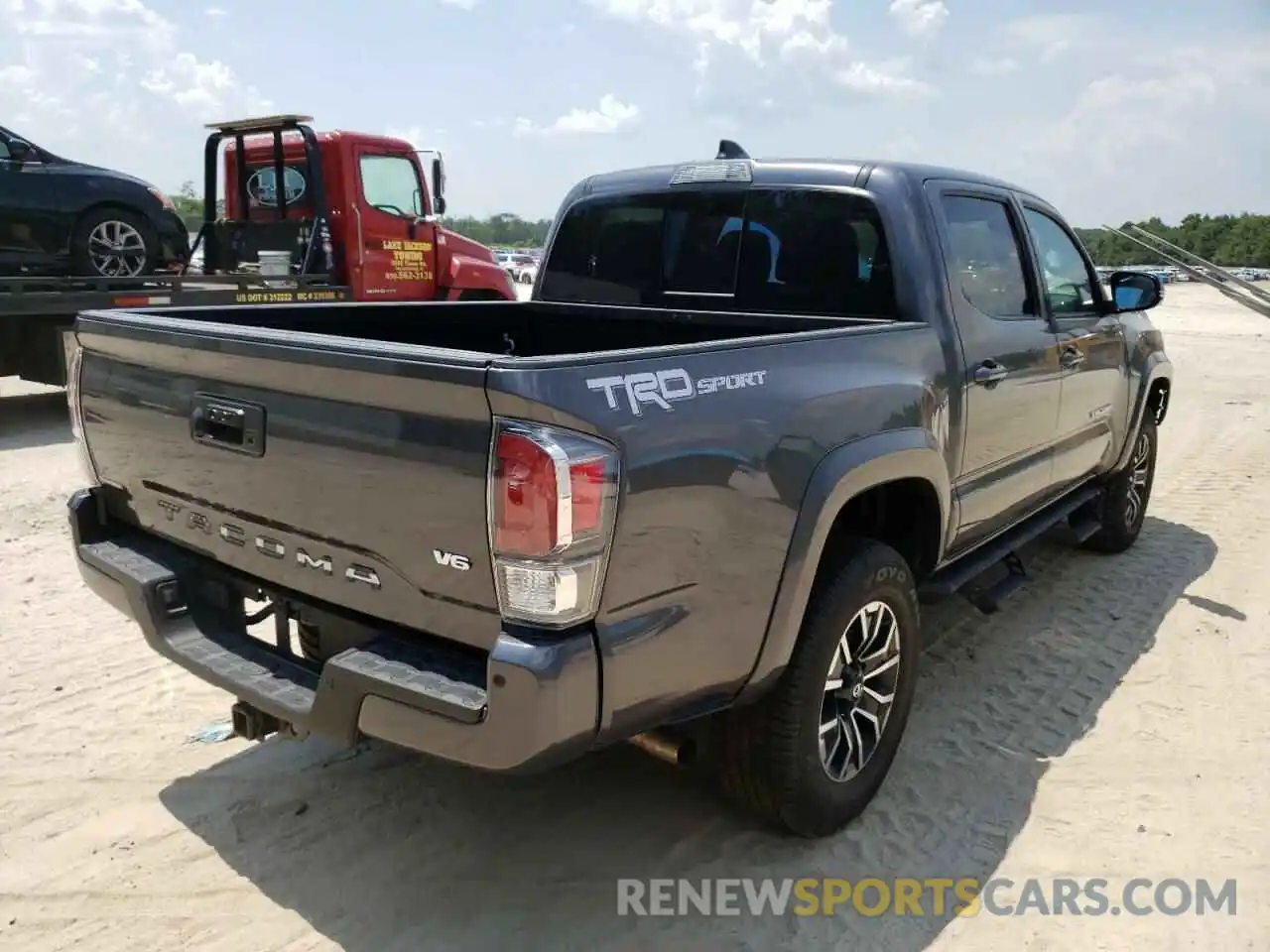 4 Photograph of a damaged car 5TFAZ5CN1MX100524 TOYOTA TACOMA 2021