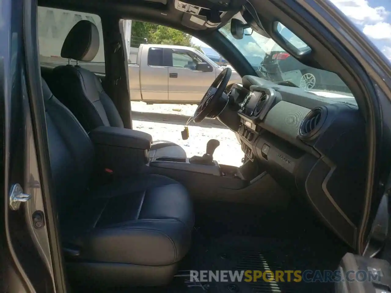 5 Photograph of a damaged car 5TFAZ5CN1MX100524 TOYOTA TACOMA 2021