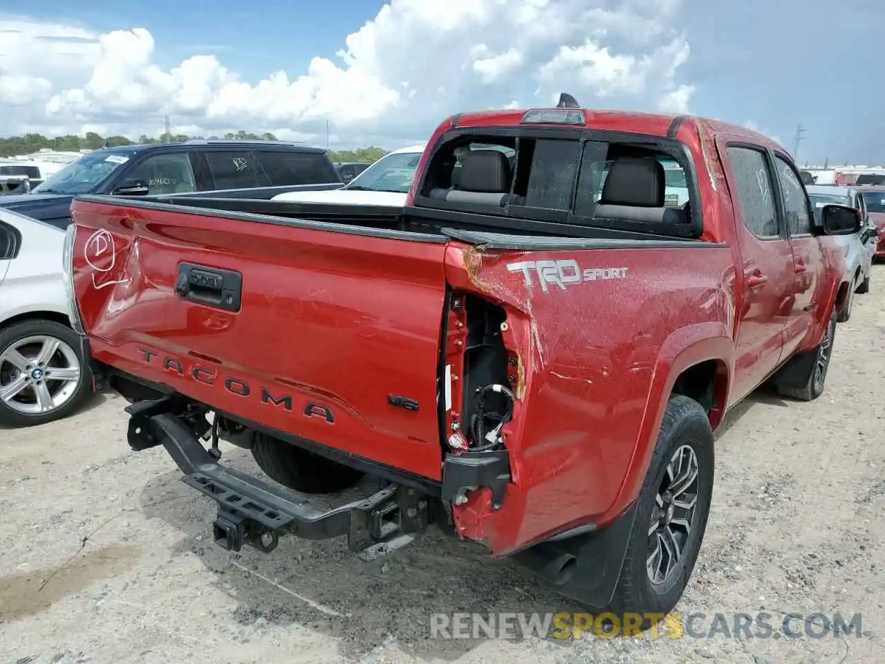 4 Photograph of a damaged car 5TFAZ5CN1MX107120 TOYOTA TACOMA 2021