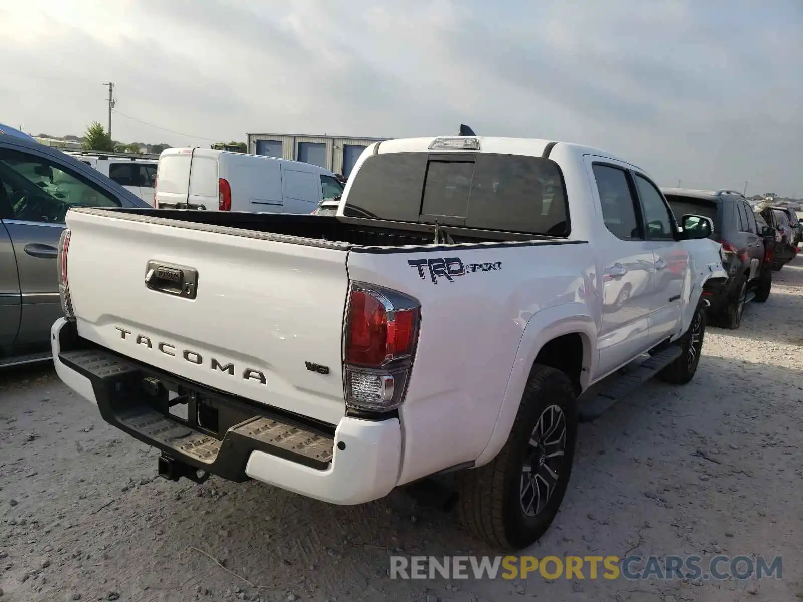 4 Photograph of a damaged car 5TFAZ5CN1MX108185 TOYOTA TACOMA 2021