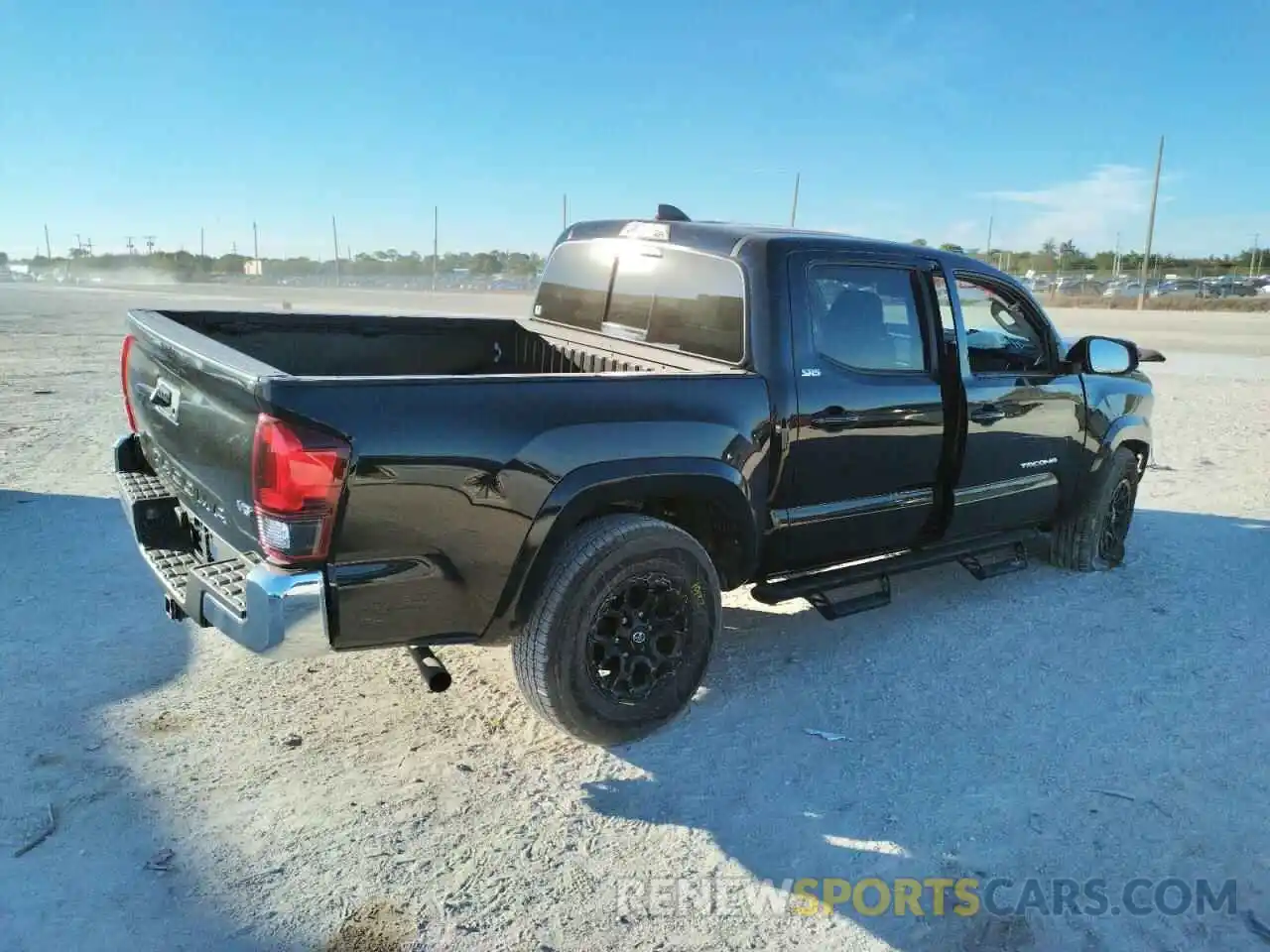 4 Photograph of a damaged car 5TFAZ5CN2MX096709 TOYOTA TACOMA 2021