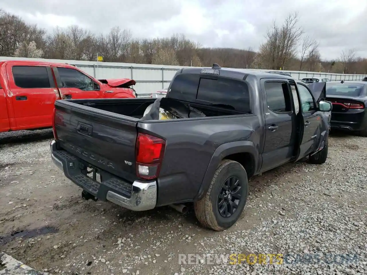 4 Photograph of a damaged car 5TFAZ5CN2MX098637 TOYOTA TACOMA 2021