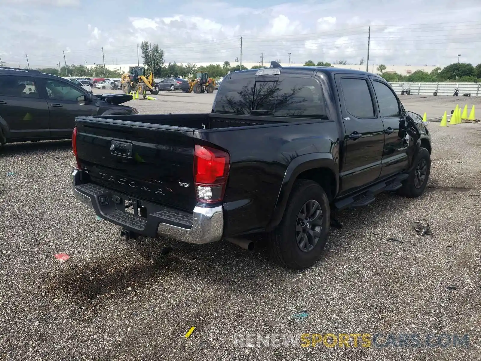 4 Photograph of a damaged car 5TFAZ5CN2MX100094 TOYOTA TACOMA 2021