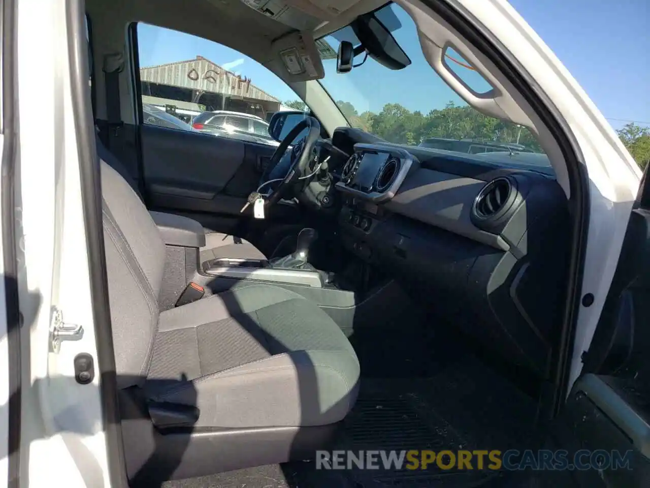 5 Photograph of a damaged car 5TFAZ5CN2MX100340 TOYOTA TACOMA 2021