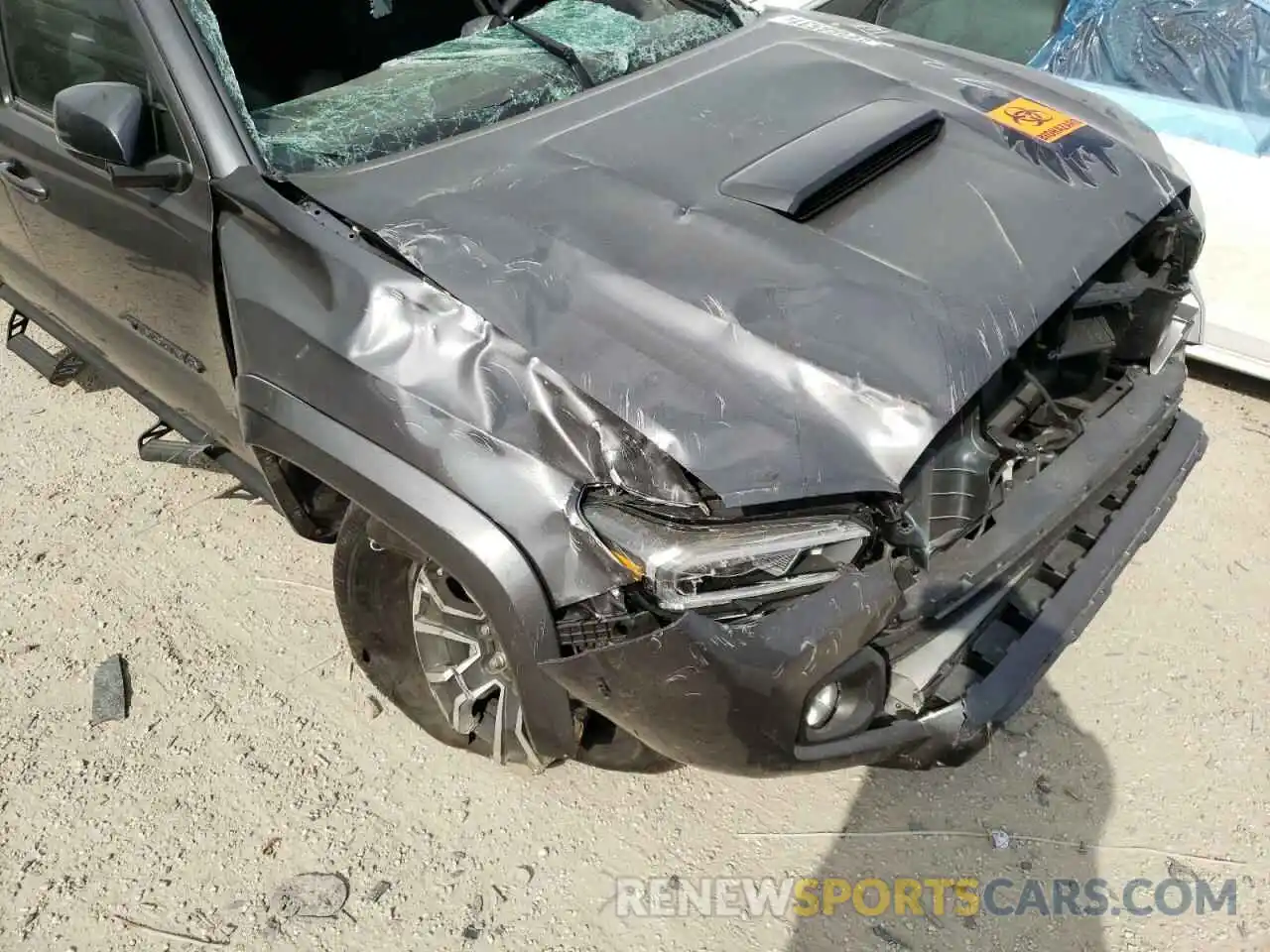 9 Photograph of a damaged car 5TFAZ5CN2MX107529 TOYOTA TACOMA 2021