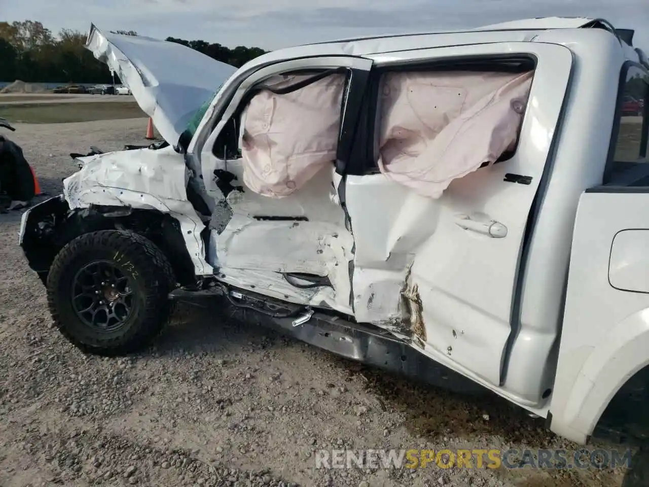 9 Photograph of a damaged car 5TFAZ5CN2MX107756 TOYOTA TACOMA 2021