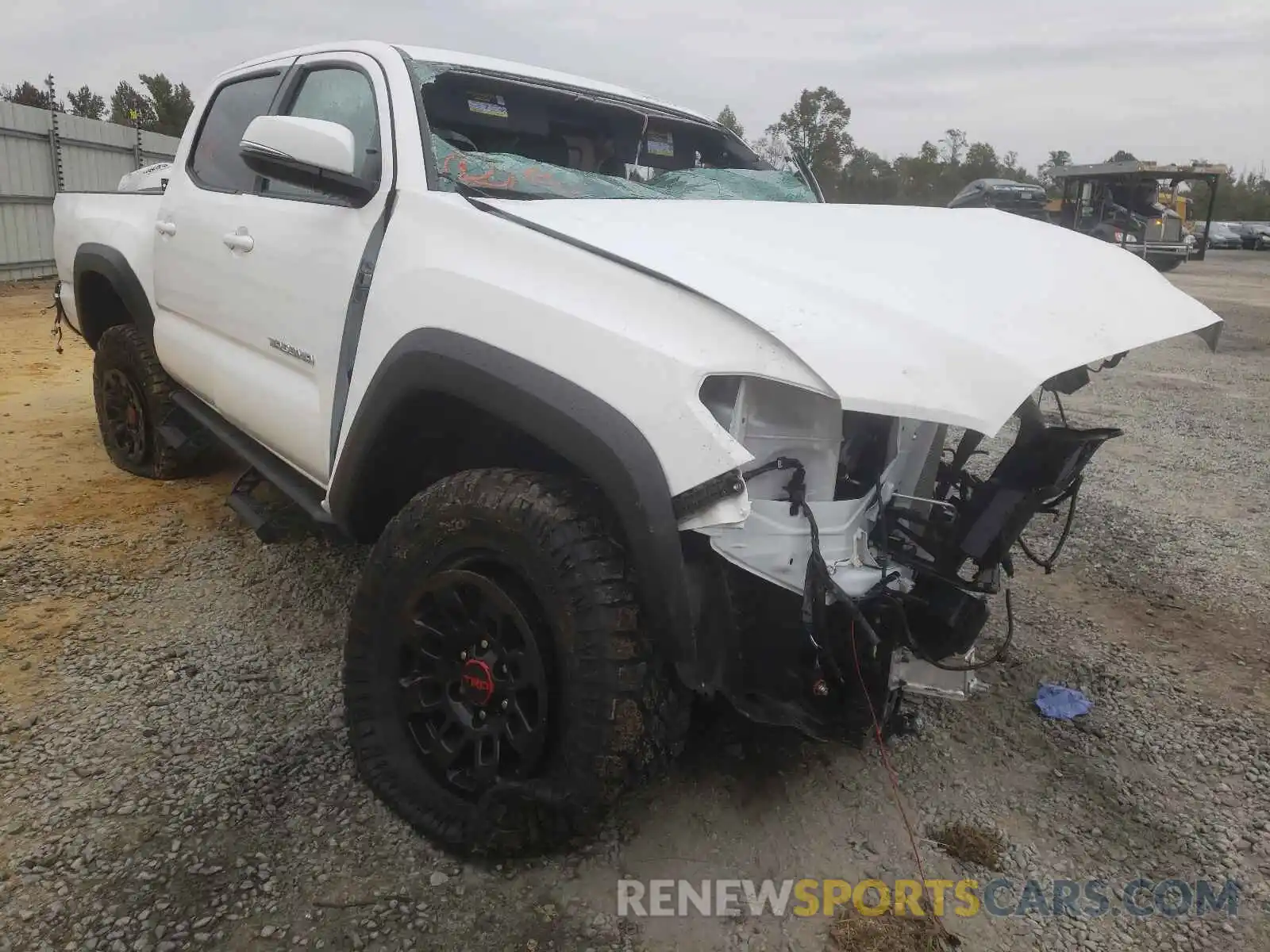 1 Photograph of a damaged car 5TFAZ5CN2MX113962 TOYOTA TACOMA 2021