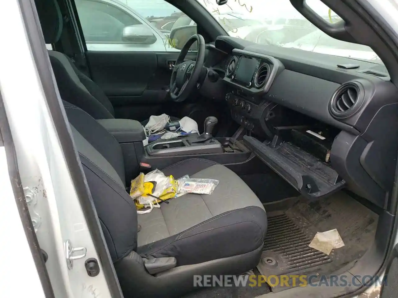 5 Photograph of a damaged car 5TFAZ5CN2MX114271 TOYOTA TACOMA 2021