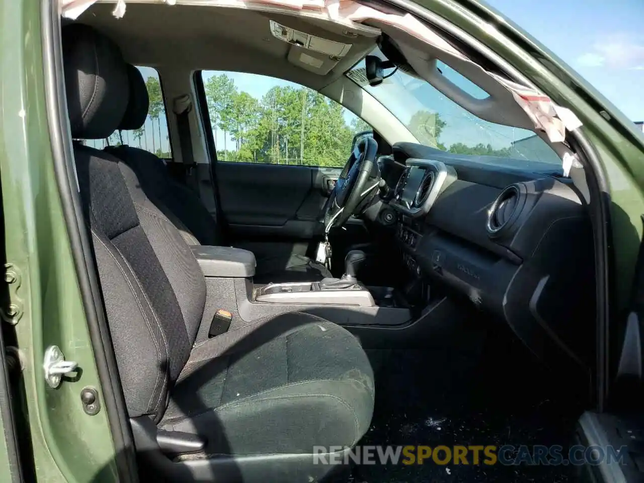 5 Photograph of a damaged car 5TFAZ5CN2MX114464 TOYOTA TACOMA 2021