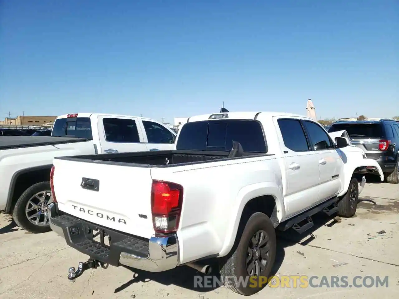 4 Photograph of a damaged car 5TFAZ5CN2MX114688 TOYOTA TACOMA 2021