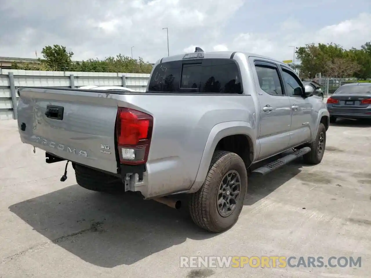 4 Photograph of a damaged car 5TFAZ5CN2MX115324 TOYOTA TACOMA 2021