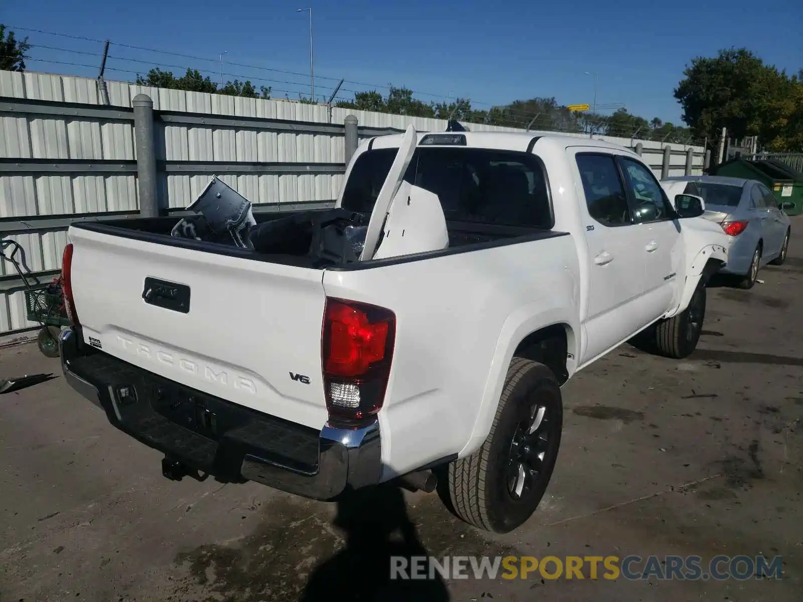 4 Photograph of a damaged car 5TFAZ5CN3MX100542 TOYOTA TACOMA 2021