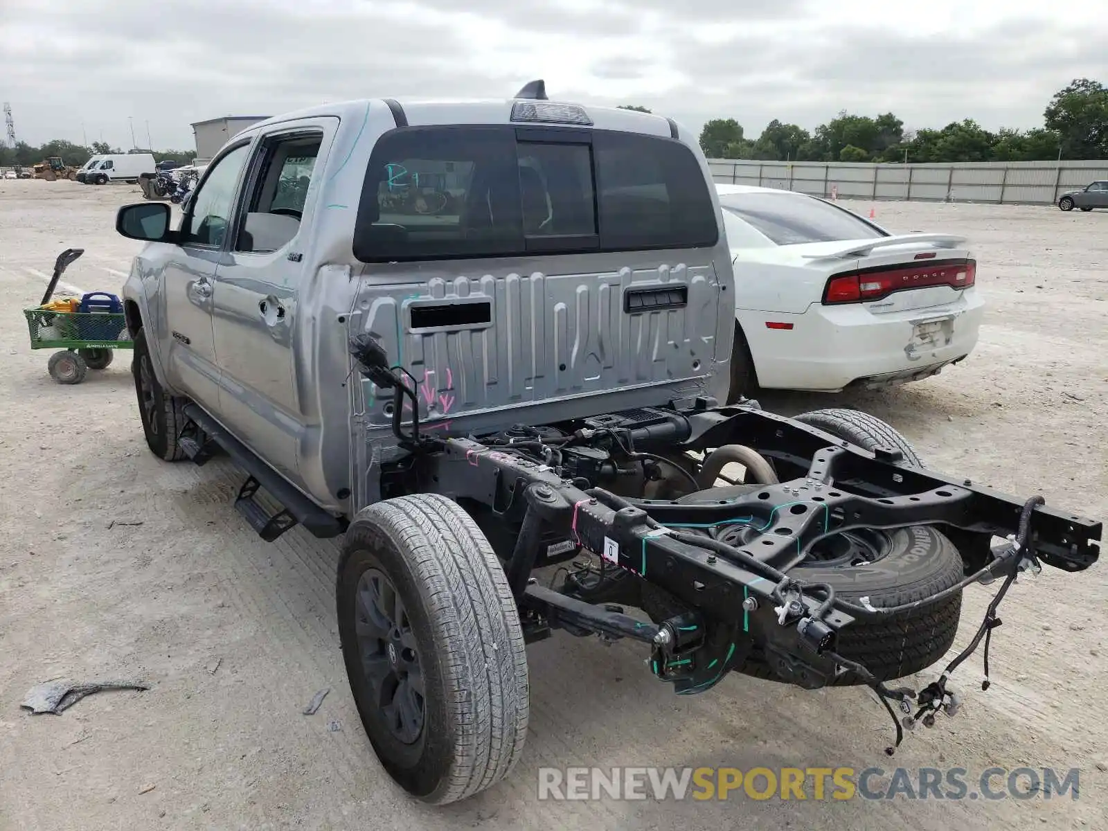 3 Photograph of a damaged car 5TFAZ5CN3MX104039 TOYOTA TACOMA 2021