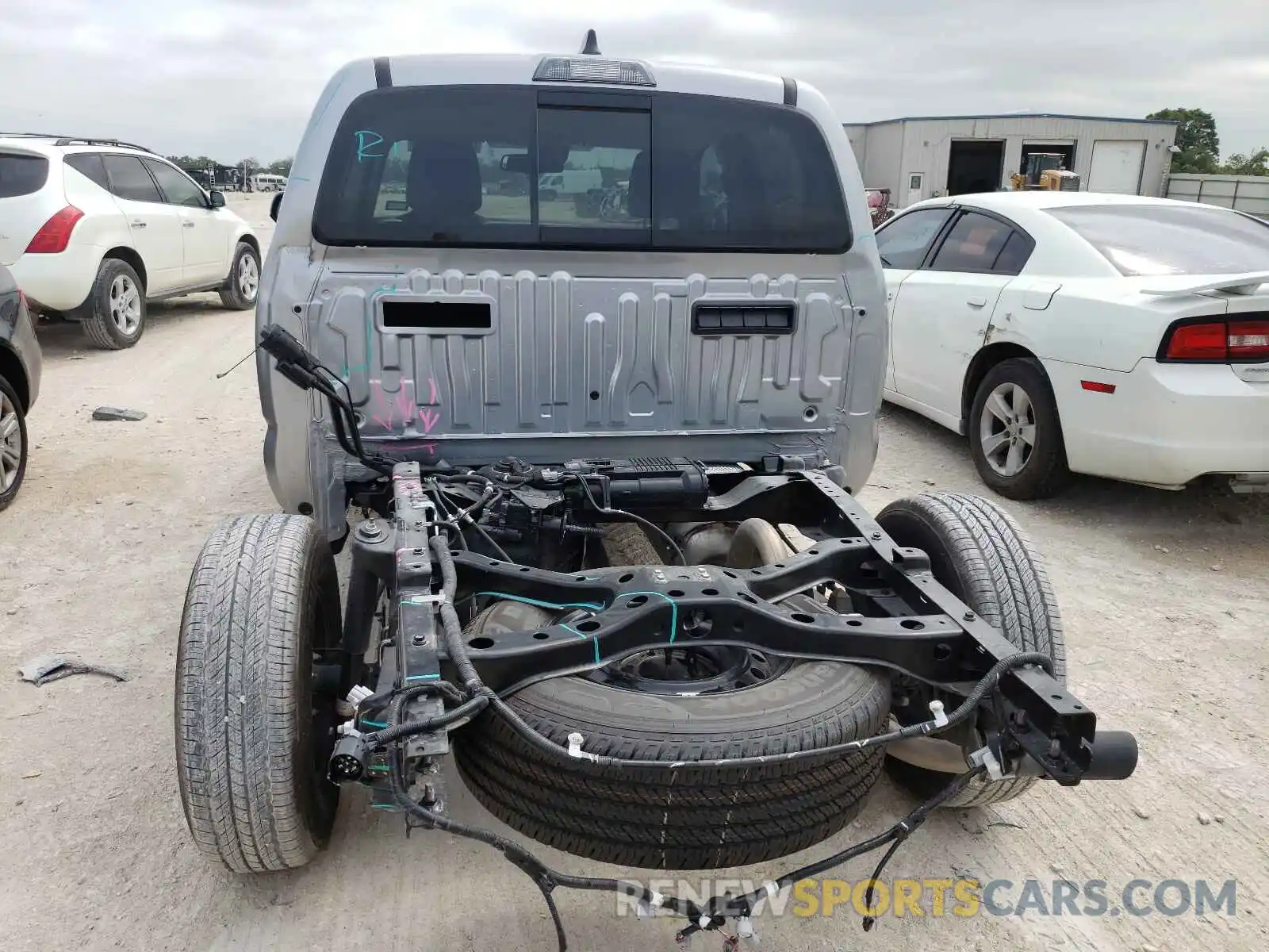 9 Photograph of a damaged car 5TFAZ5CN3MX104039 TOYOTA TACOMA 2021