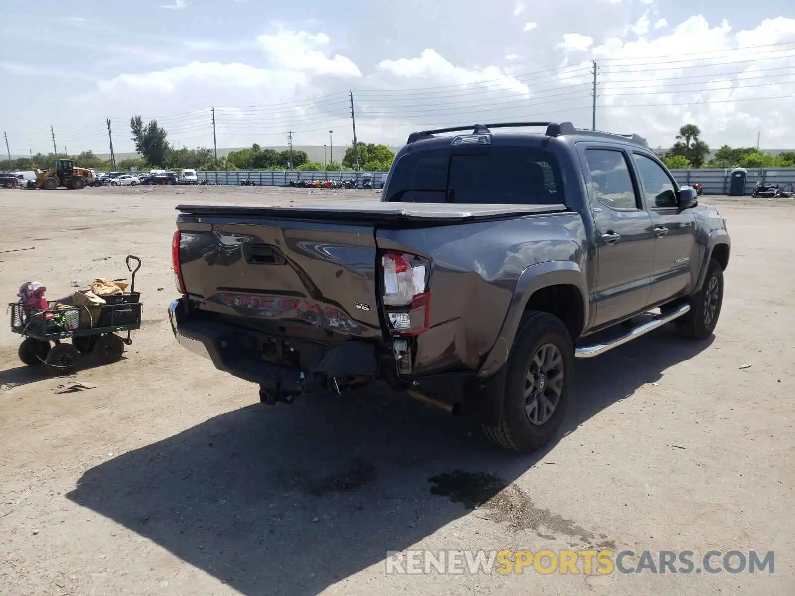 4 Photograph of a damaged car 5TFAZ5CN4MX095318 TOYOTA TACOMA 2021