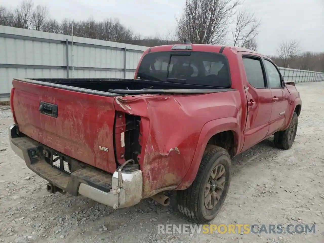 4 Photograph of a damaged car 5TFAZ5CN4MX098431 TOYOTA TACOMA 2021