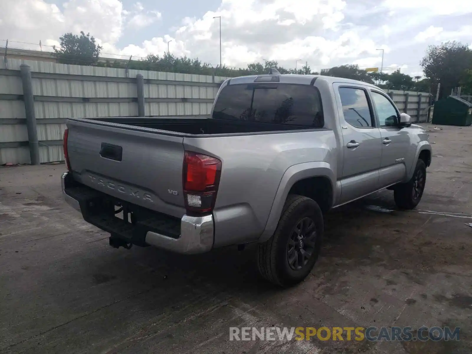 4 Photograph of a damaged car 5TFAZ5CN4MX098588 TOYOTA TACOMA 2021