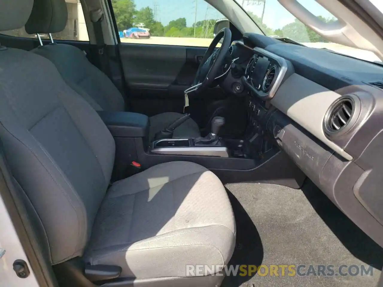 5 Photograph of a damaged car 5TFAZ5CN4MX108908 TOYOTA TACOMA 2021