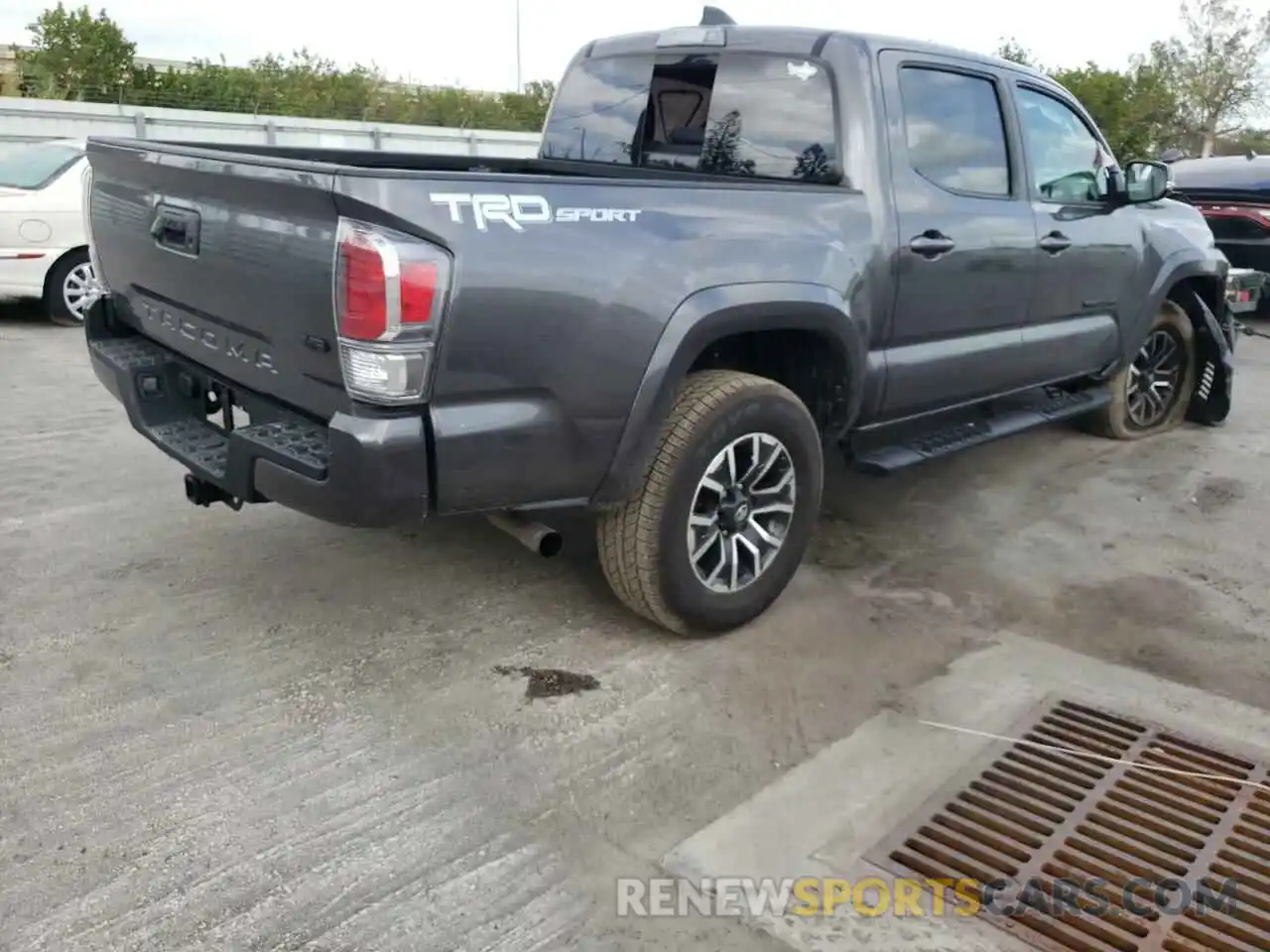 4 Photograph of a damaged car 5TFAZ5CN4MX113249 TOYOTA TACOMA 2021