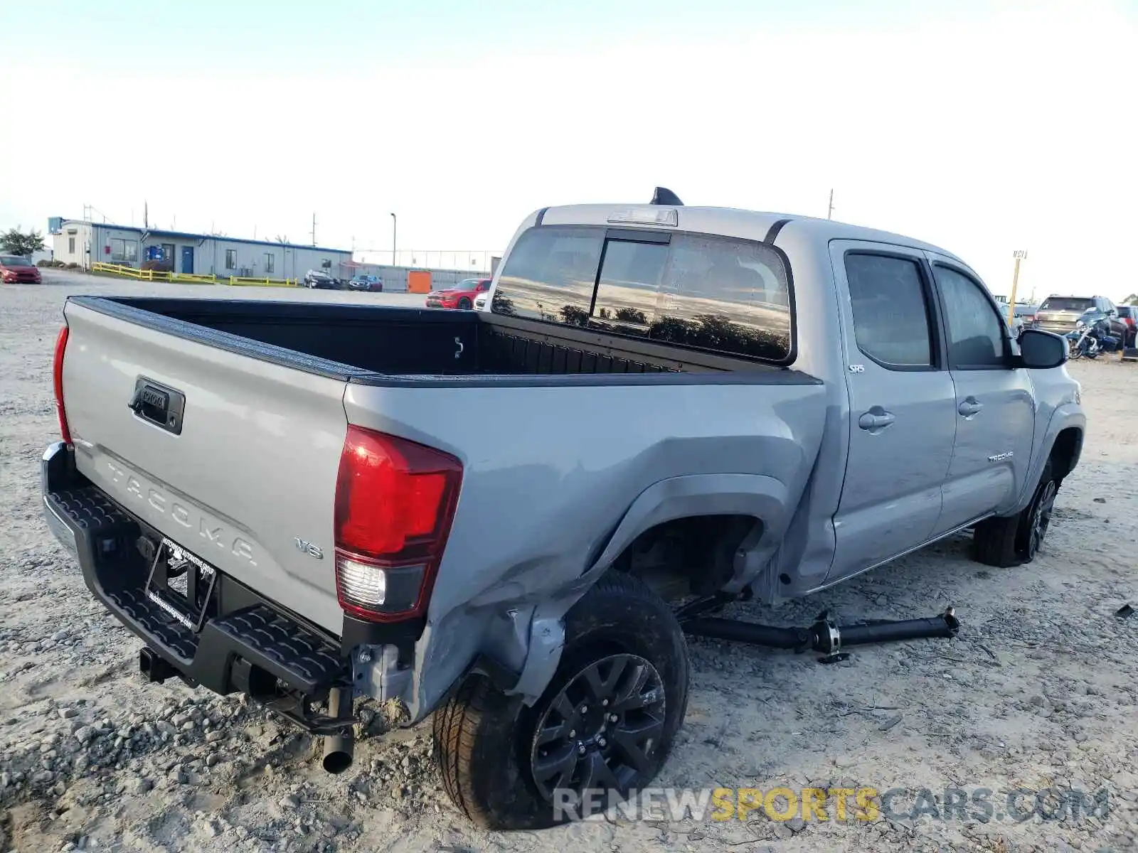 4 Photograph of a damaged car 5TFAZ5CN4MX114790 TOYOTA TACOMA 2021