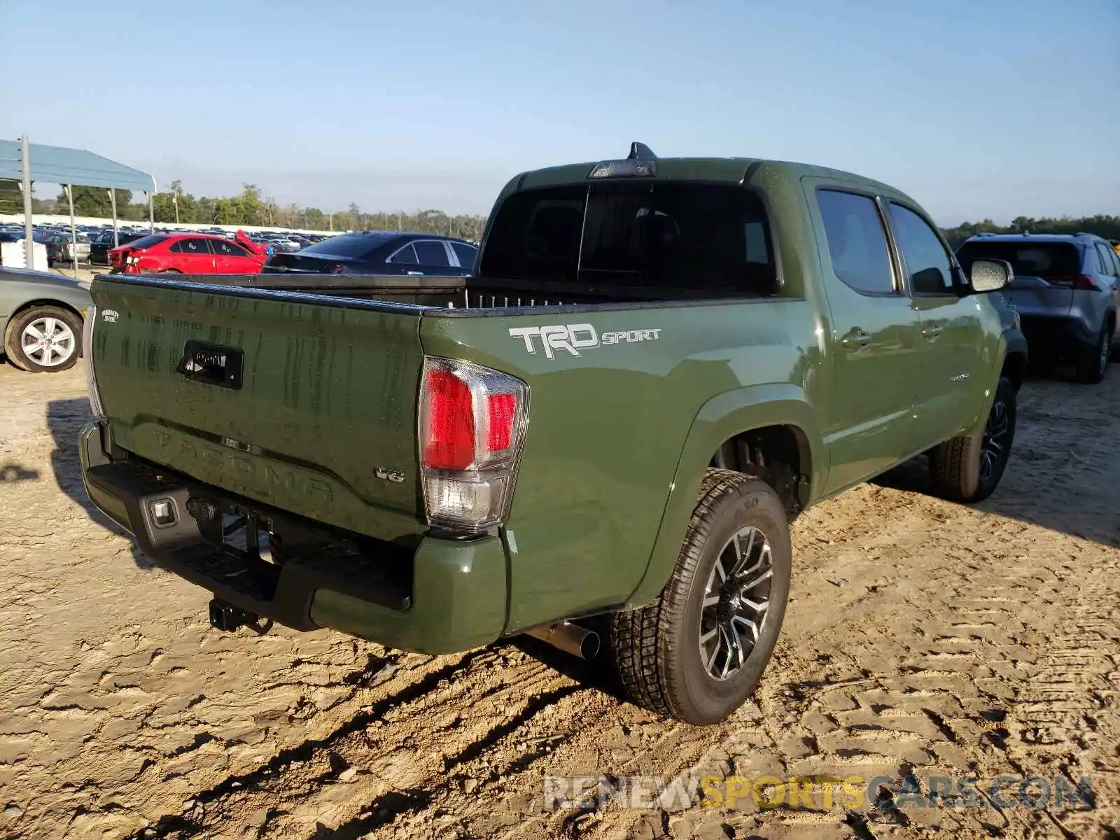 4 Photograph of a damaged car 5TFAZ5CN4MX115986 TOYOTA TACOMA 2021