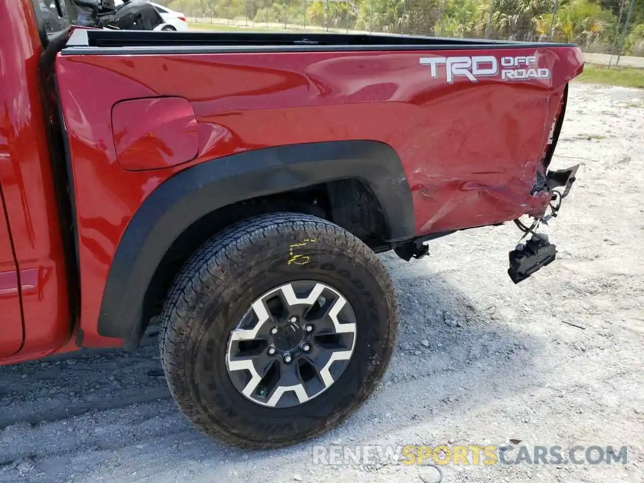 9 Photograph of a damaged car 5TFAZ5CN5MX096686 TOYOTA TACOMA 2021